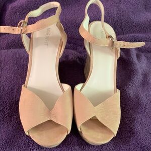 Nine West Tan Wedge Sandals with Comfort and Style Sz 10